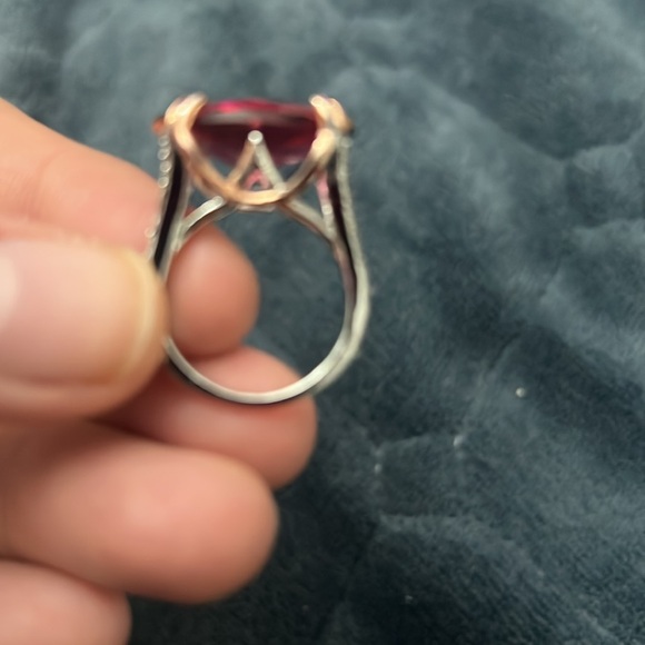 New - Picture 3 of 4